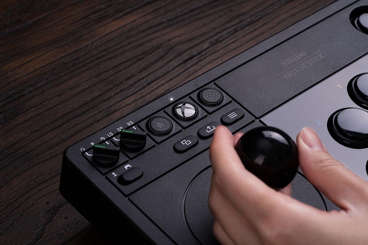 8BITDO Controle Bluetoth e Com Fio Arcade Stick Para Xbox e PC Preto